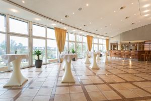 COURT HOTEL