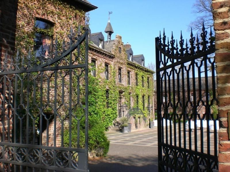 Burg Wegberg Hotel &  Eventlocation Bild 2