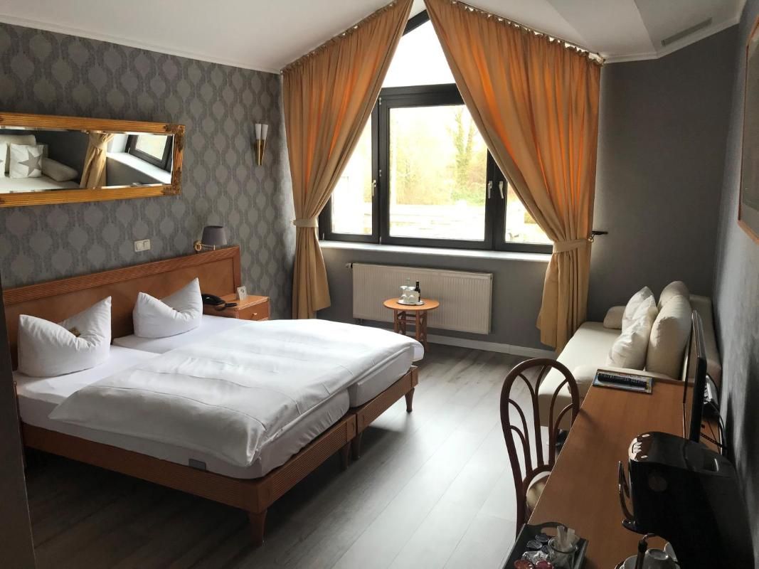 Burg Wegberg Hotel &  Eventlocation Bild 3
