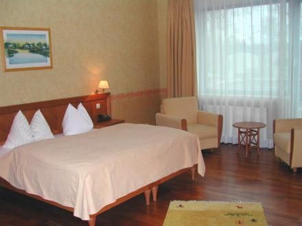 Burg Wegberg Hotel &  Eventlocation Bild 7