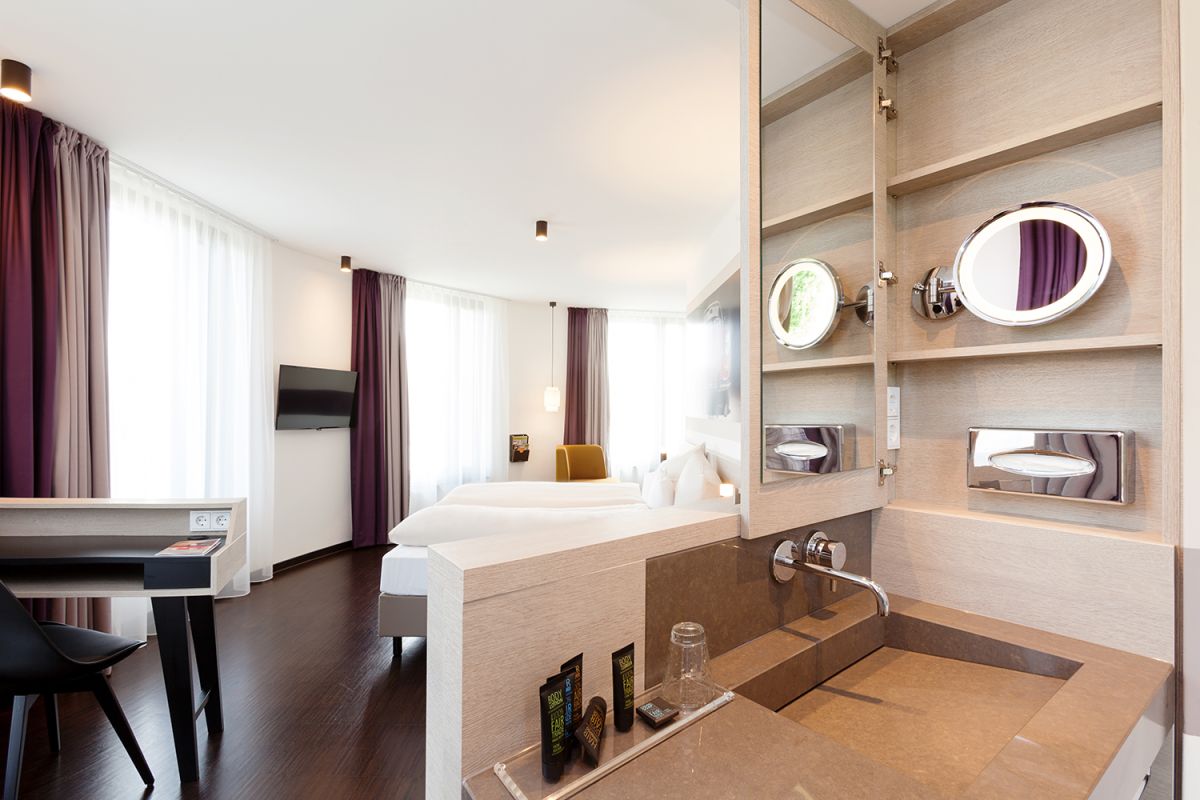 Vienna House Easy by Wyndham Osnabrück & Apartments Bild 6