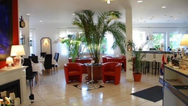Ascot Hotel